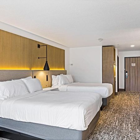 מק'קול The Evergreen Hotel מראה חיצוני תמונה