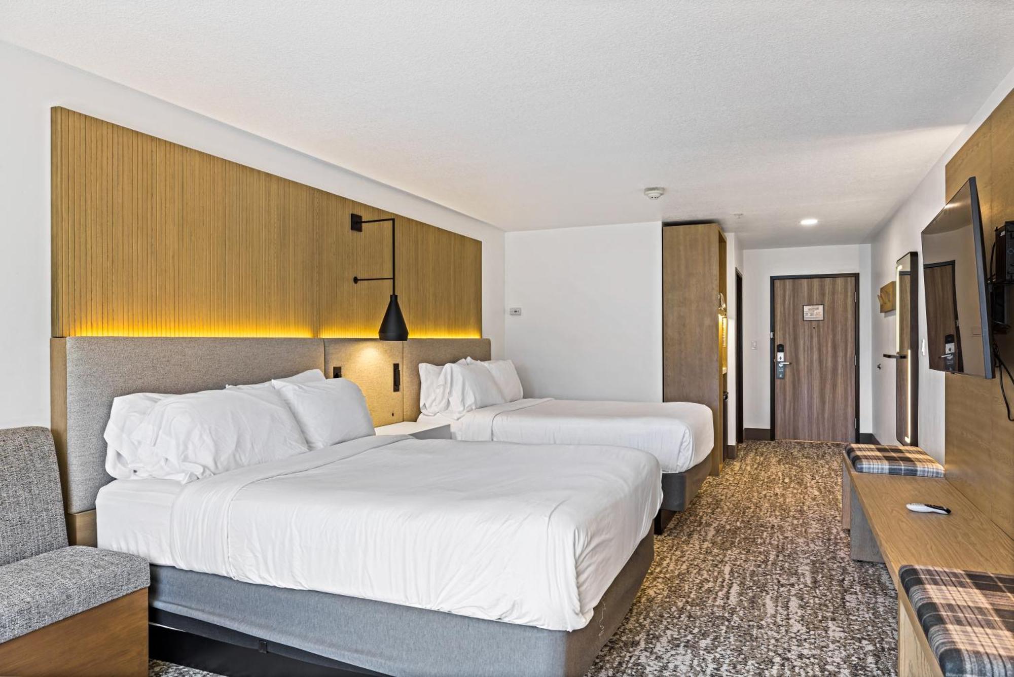 מק'קול The Evergreen Hotel מראה חיצוני תמונה
