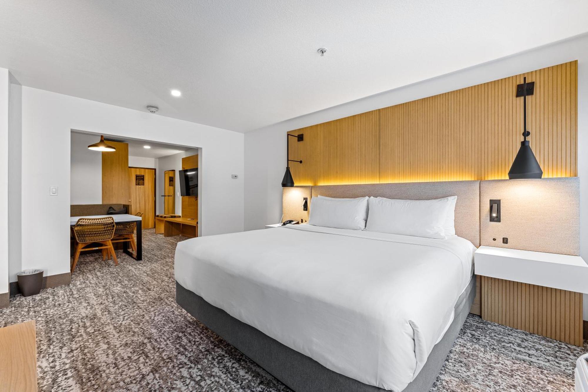 מק'קול The Evergreen Hotel מראה חיצוני תמונה