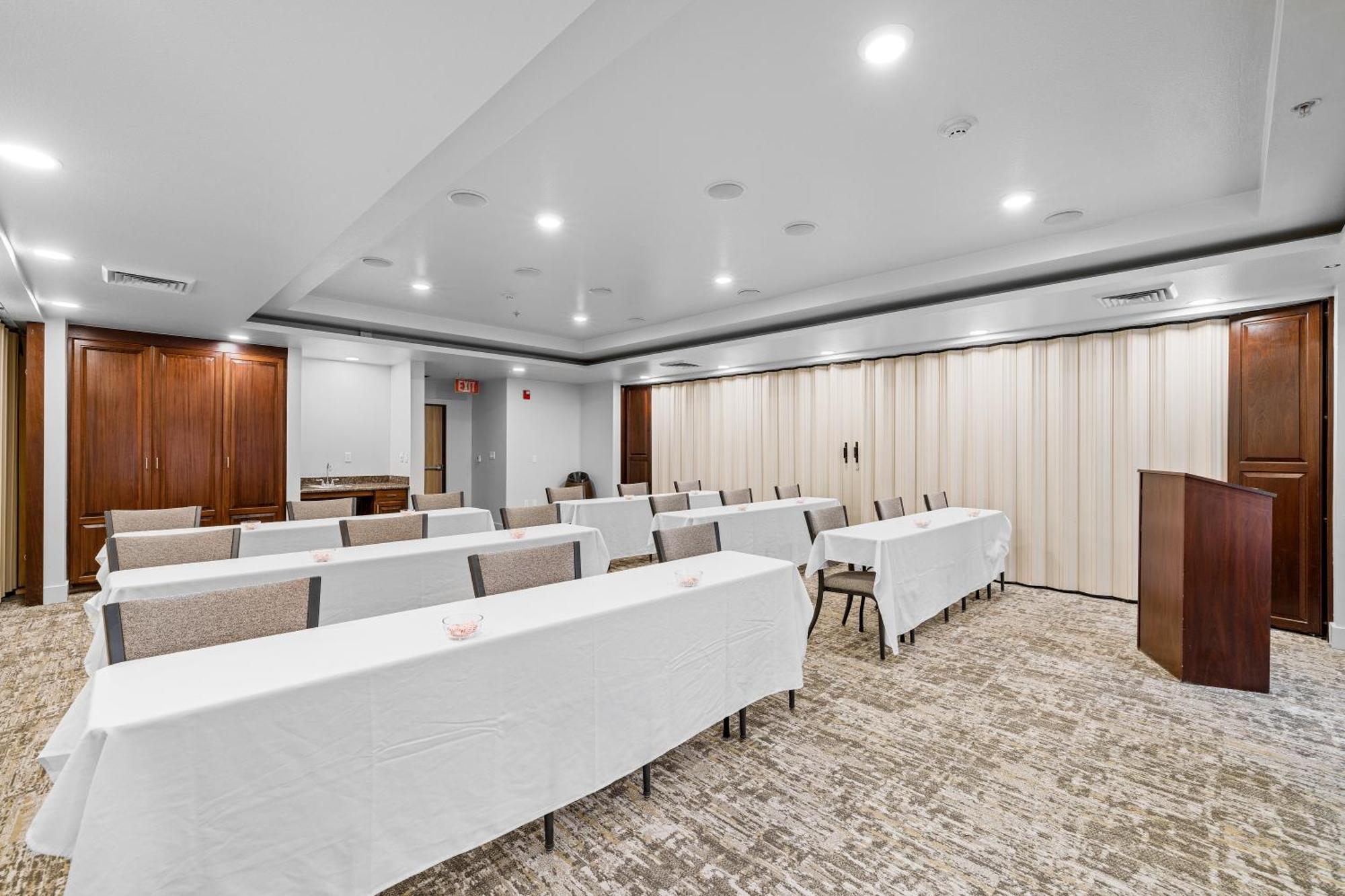 מק'קול The Evergreen Hotel מראה חיצוני תמונה